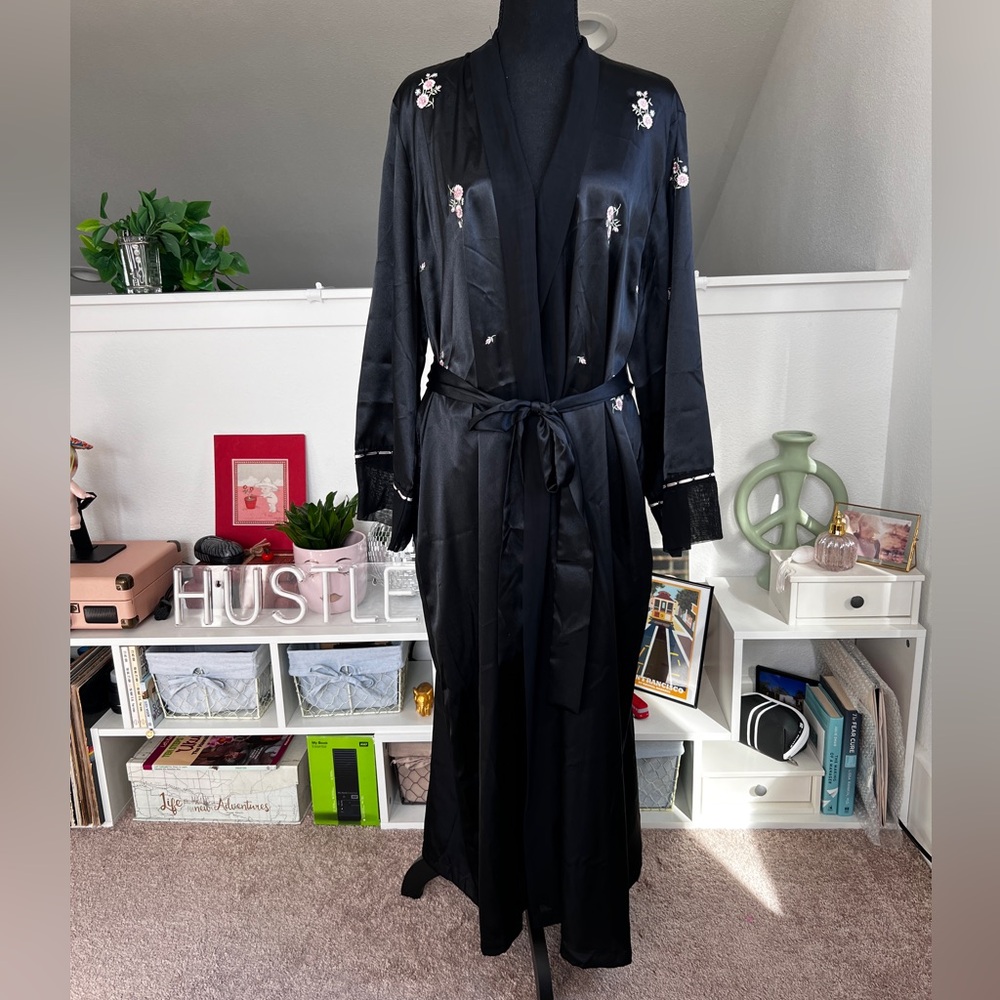 VTG Embroidered Dressing Gown - Long